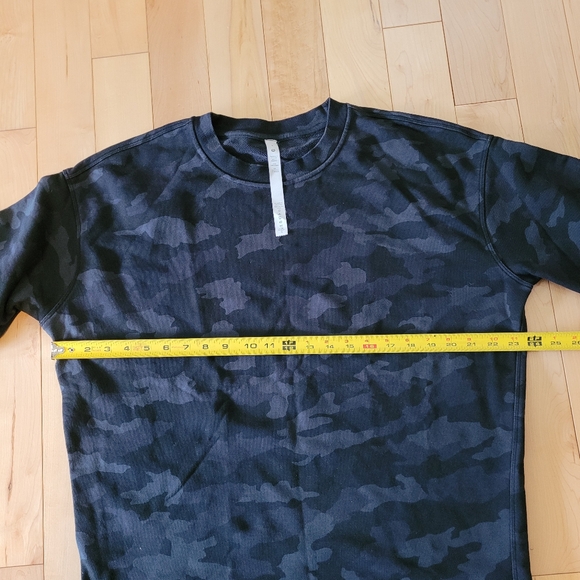 Lululemon women's size 8 sweater - Picture 4 of 4